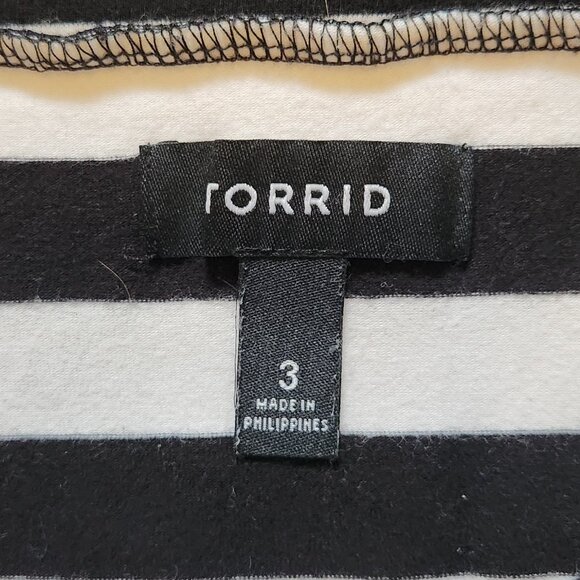 Torrid Stretch pencil skirt - Black and white stripe - Picture 3 of 3